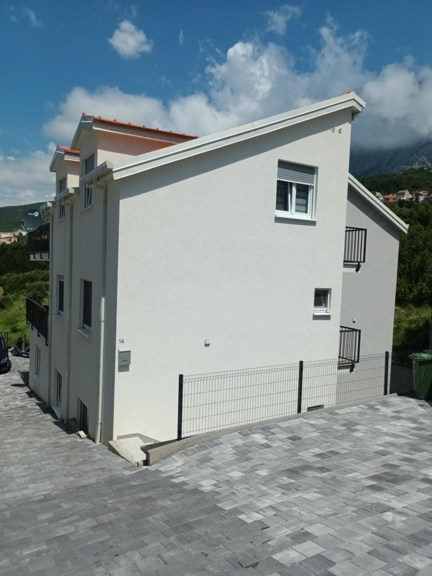 Tolj * Makarska